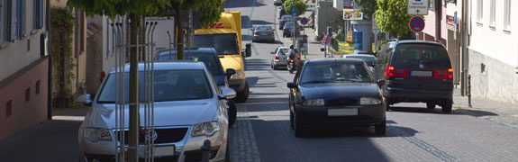 Autos & Verkehr auf der Hugenottenstraße