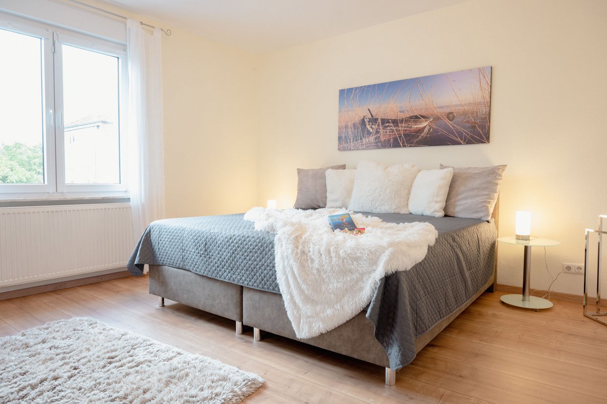 Auf dem Bild ist das Schlafzimmer mit Doppelbett der Ferienwohnung Kaschner zu sehen.