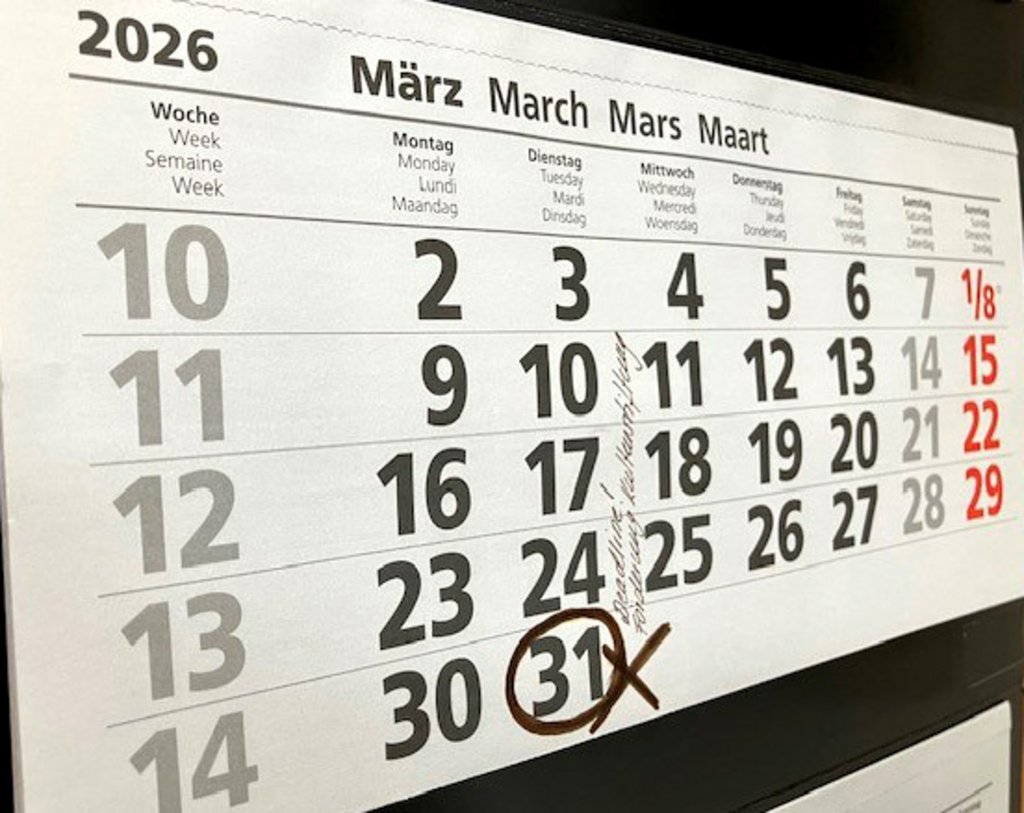 Auf dem Bild ist ein Kalenderblatt vom März 2026 zu sehen, bei dem der 31. mit einem Kreis markiert ist.