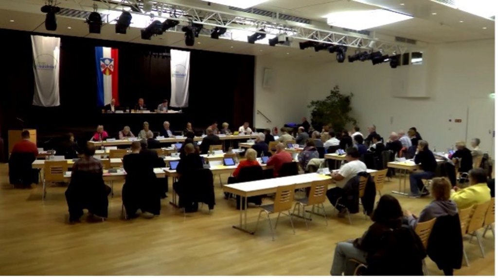 Das Bild zeigt eine Sitzung der Stadtverordnetenversammlung am 07.03.2024 im Forum Friedrichsdorf. 