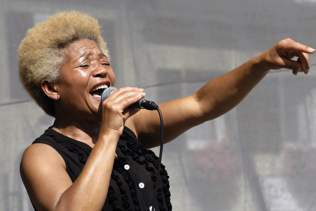 Auf dem Bild ist Sängerin Beverly Daley zu sehen.