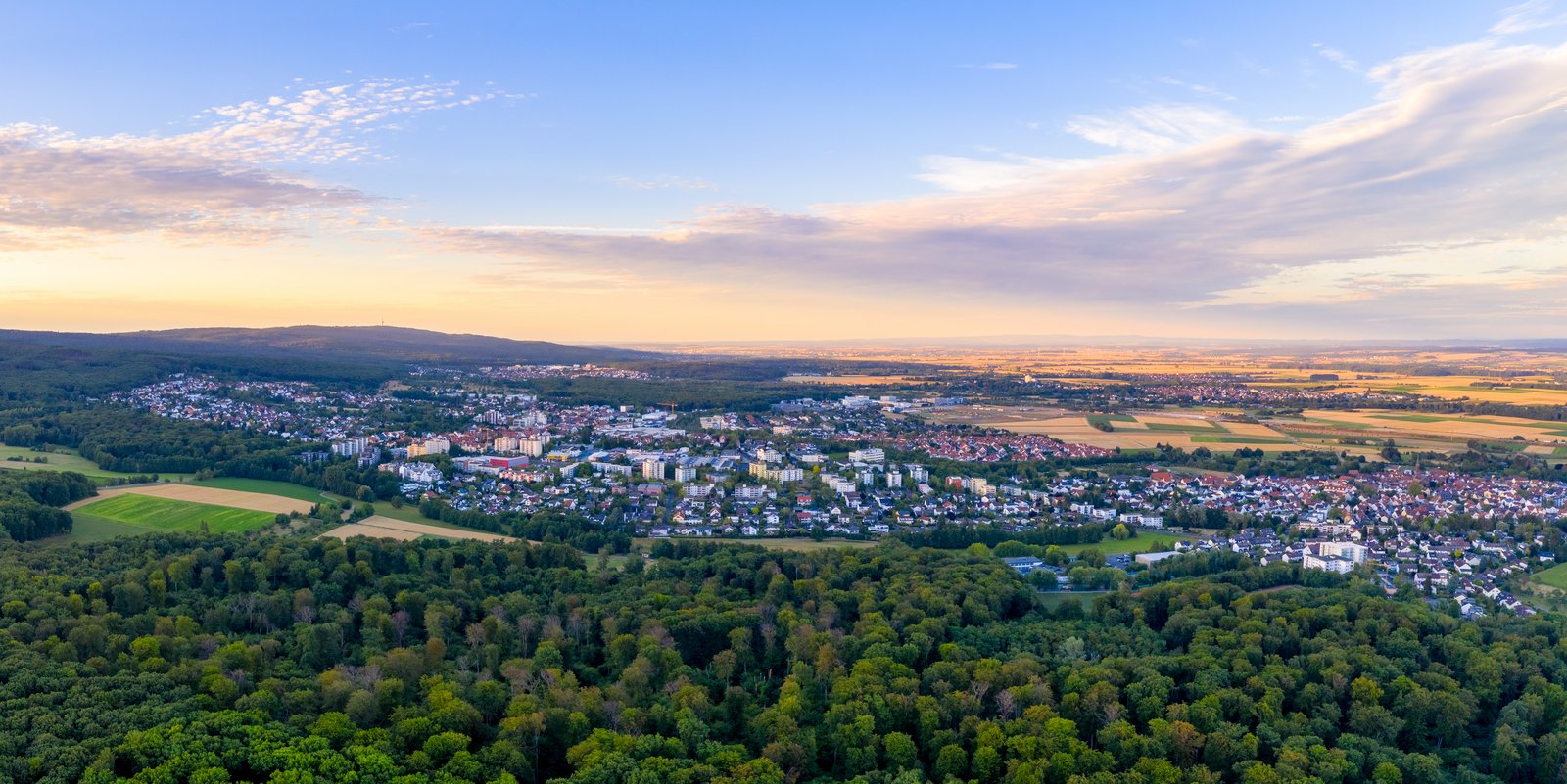 Das Bild zeigt eine Vogelperspektive der Stadt Friedrichsdorf