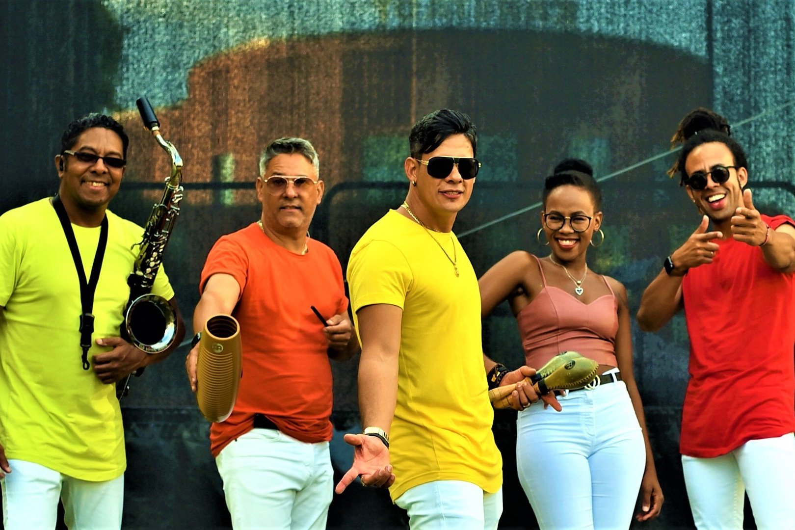 Auf dem Bild sind die Mitglieder der Rody Reyes & Havanna con Klasse zu sehen.