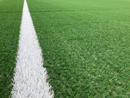 Neuer Kunstrasen im Sportpark