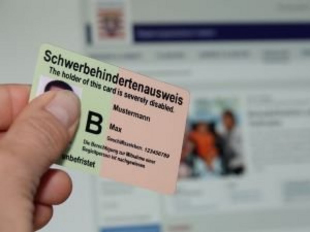 Schwerbehindertenausweis, gehalten