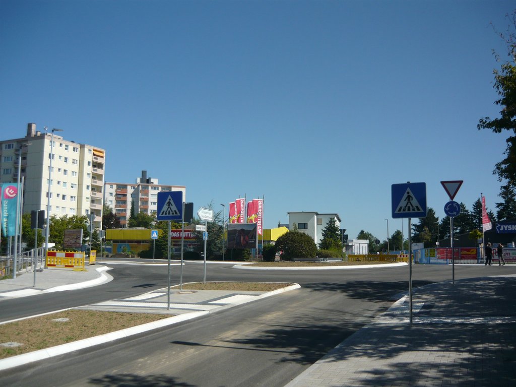 Kreisverkehr an der Kreuzung Höhenstraße / Kolberger Straße / Industriestraße 