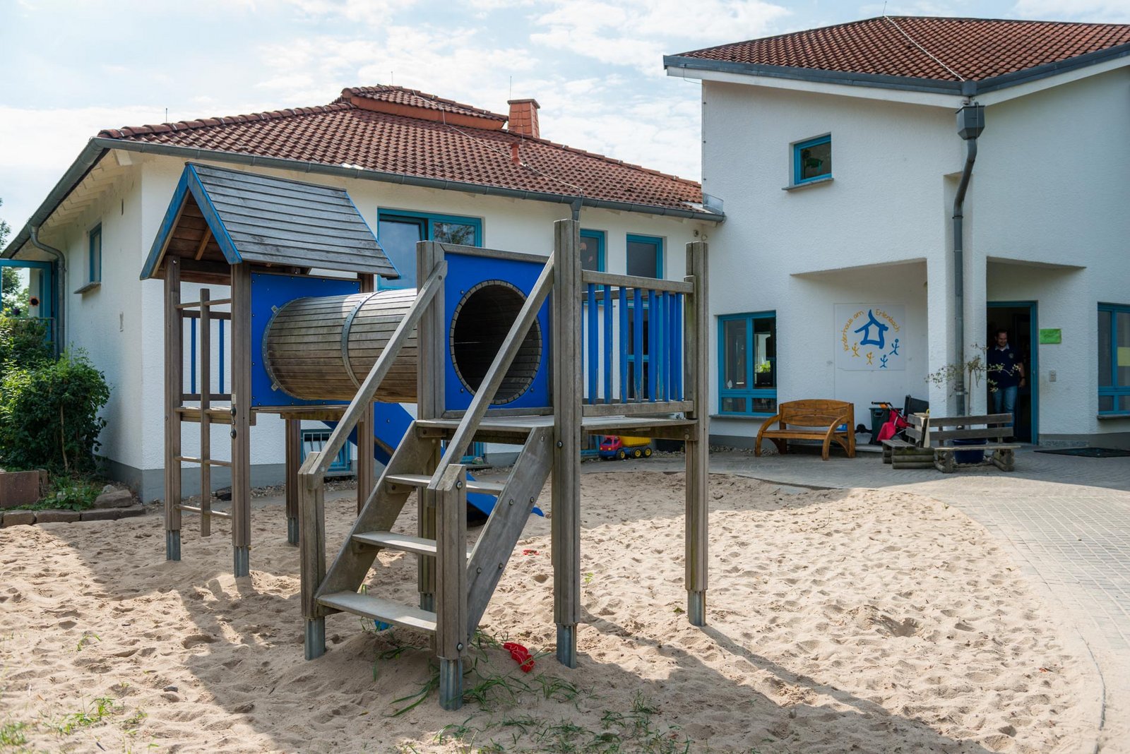 Auf der Darstellung ist das Kinderhaus am Erlenbach zu sehen.