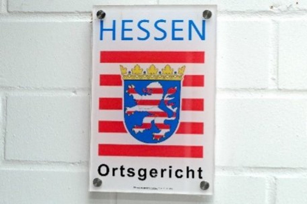 Das Bild zeigt das Schild des Ortsgerichtes in Hessen.