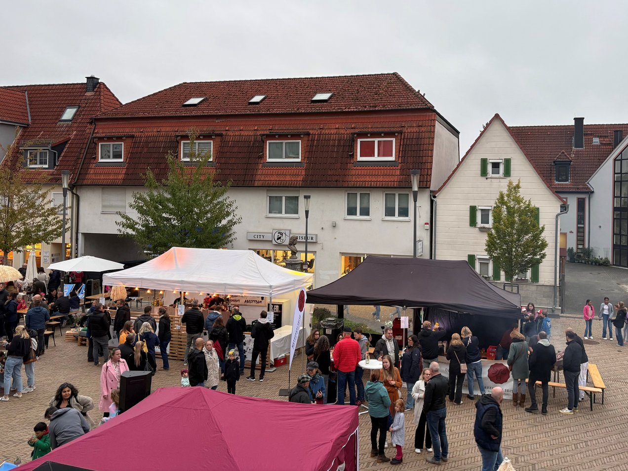 Impression des Feierabendmarkts Rhythm & Food 2025 auf dem Landgrafenplatz