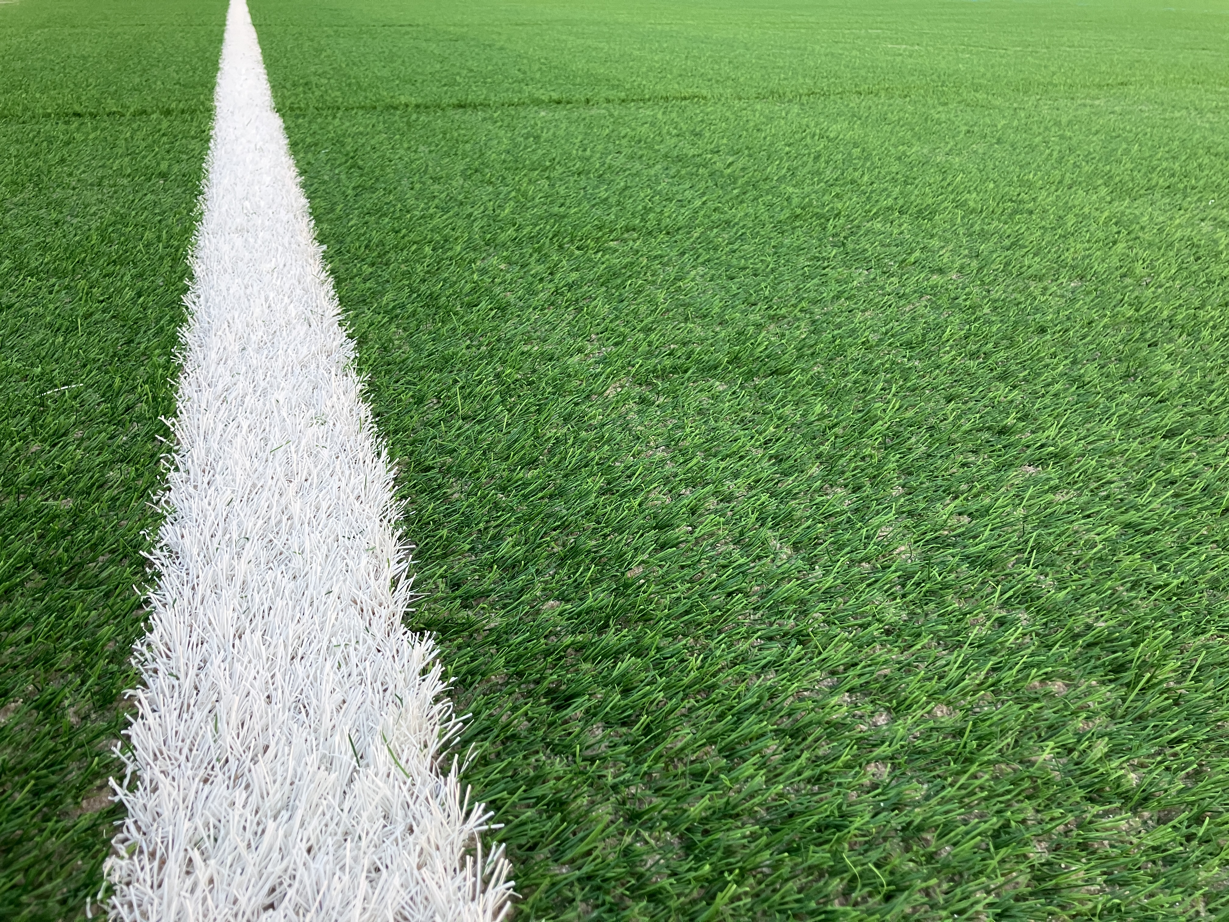 Neuer Kunstrasen im Sportpark