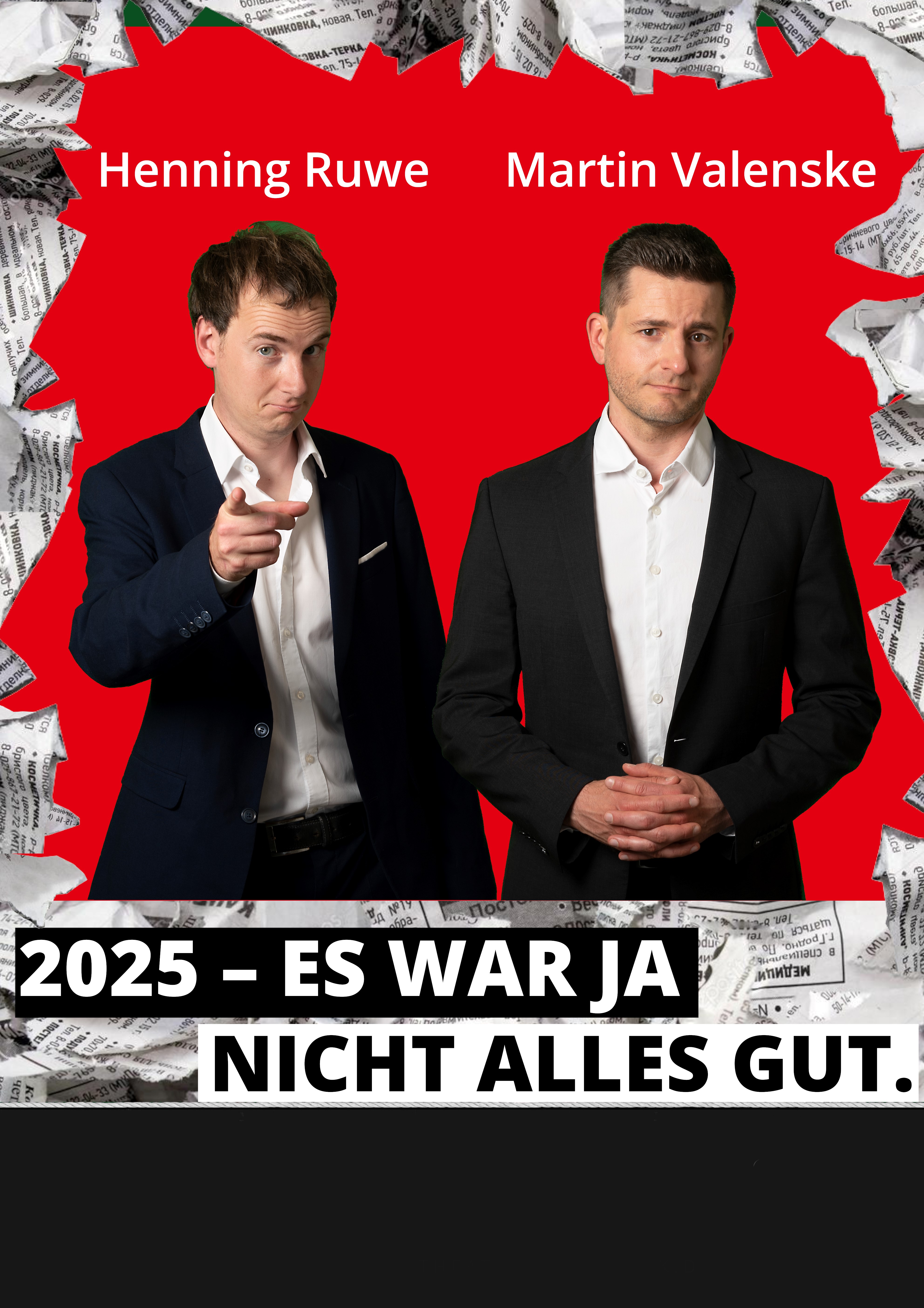 Auf dem Bild sind die beiden Kabarettisten Henning Ruwe und Martin Valenske in Anzügen zu sehen.