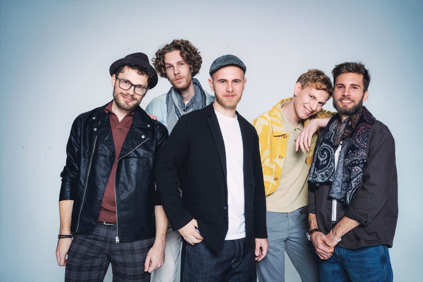 Auf dem Bild sind die fünf jungen Männer der a cappella-Formation anders zu sehen.